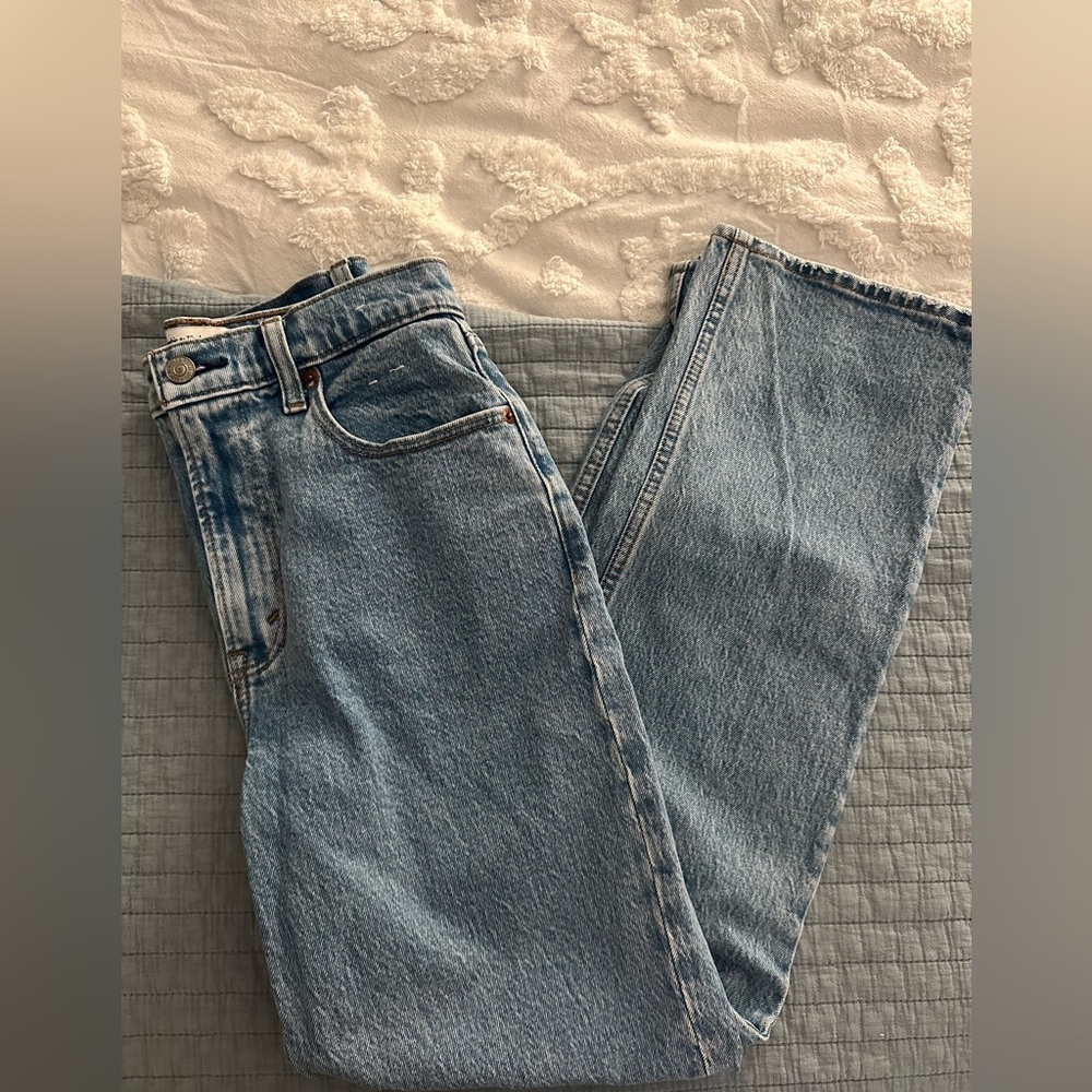 Abercrombie 90s Straight High Rise Jean
